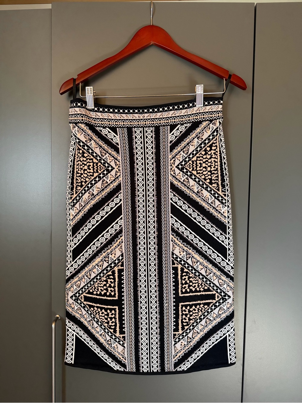 BCBGMAXAZRIA Geometric Jacquard Stretch Pencil Skirt L